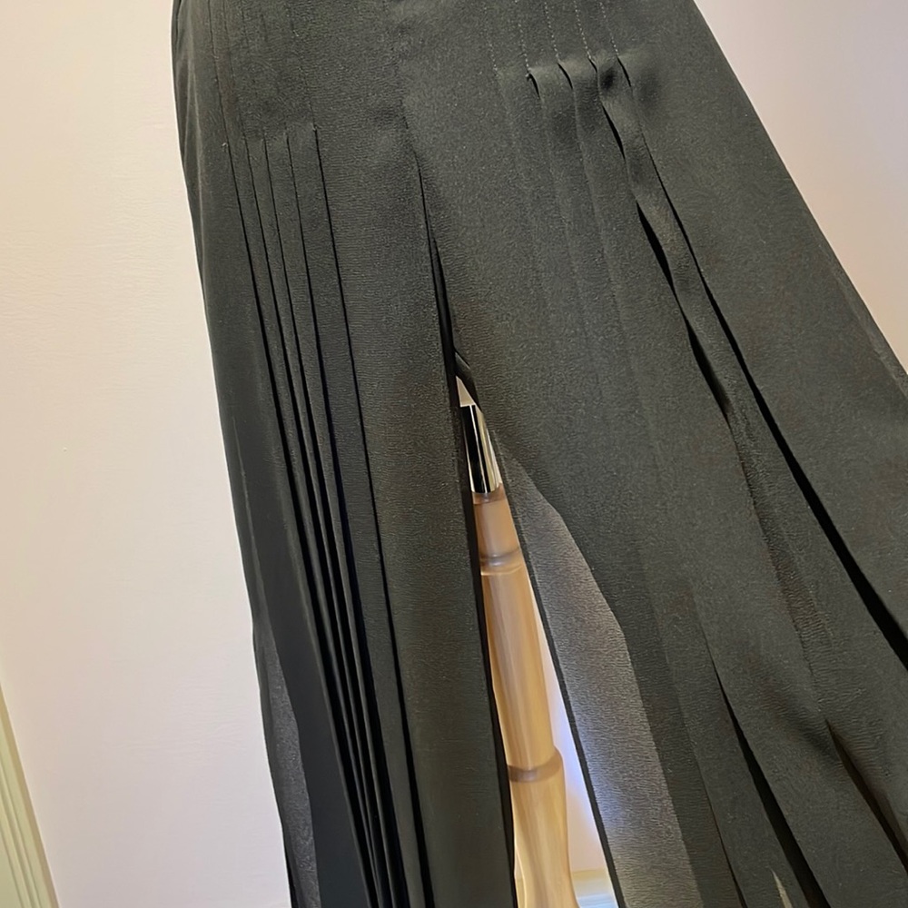 Dressy pleated black pant by Cartise
